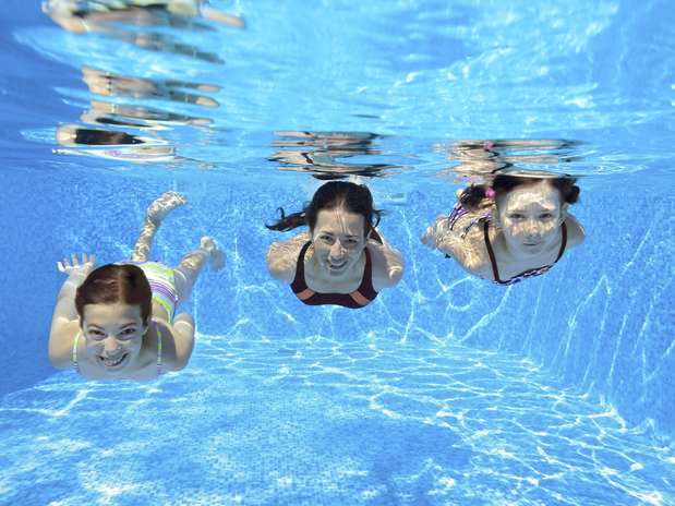 Urinar na piscina pode causar prejuízos ao coração, pulmão e sistema nervoso Foto: Getty Images