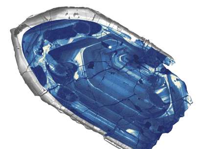 Zircão encontrado na Austrália, confirmado como o pedaço da crosta mais antigo da Terra. O pequeno cristal tem tamanho quase irrelevante, mas sua existência possibilita um grande salto na descoberta das primeiras formas de vida na Terra Foto: Reuters