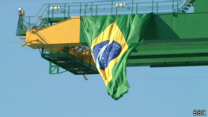 Bandeira brasileira no Porto de Mariel | Foto: BBC