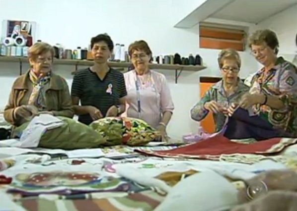 Pacientes se reúnem em Itatiba ajudar umas às outras em um grupo de apoio e prevenção ao câncer de mama. (Foto: Reprodução/ TV Tem)