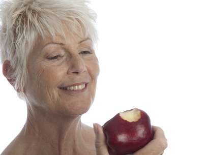 Comer frutas e verduras ajuda a prevenir doenças vasculares, segundo estudo Foto: Getty Images